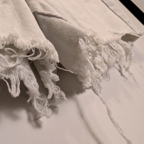 Cotton On Whitehaven Rip Raw Hem Distressed High Rise Mom Denim Shorts Size 12 - Picture 5 of 9